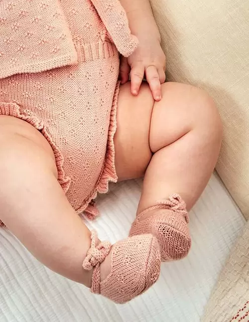Oferta de Patucos con calados rosa por 19,99€ en Gocco