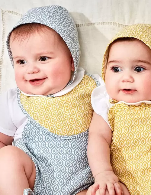 Oferta de Babero reversible azul claro por 12,99€ en Gocco