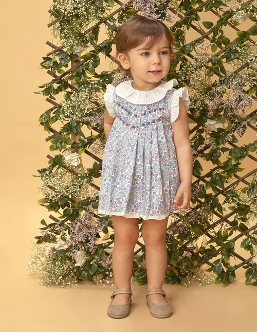 Oferta de Vestido de florecitas con nido de abeja a mano azul claro por 79,99€ en Gocco