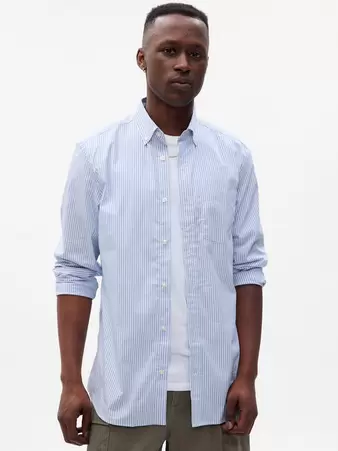 Oferta de All-Day Poplin Shirt in Standard Fit por 74€ en GAP