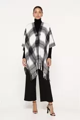 Oferta de Poncho de cuadros con broche por 17,99€ en Fifty Factory