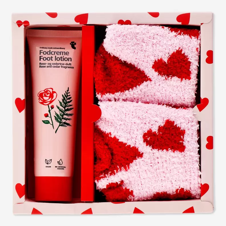 Oferta de Calcetines de corazones y crema por 6€ en Flying Tiger