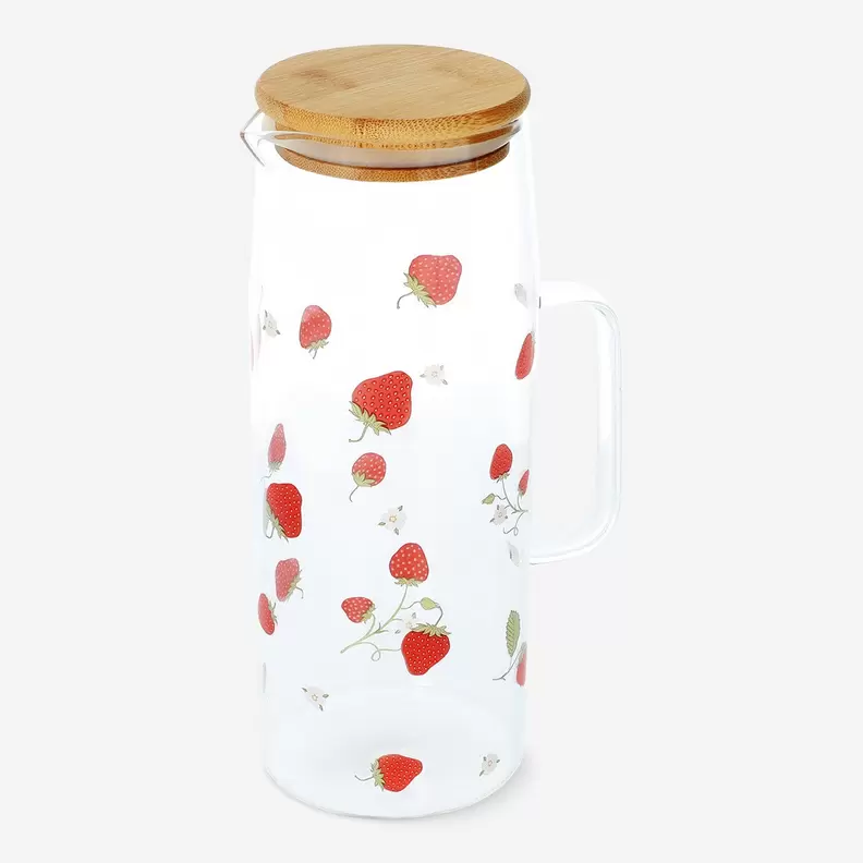 Oferta de Jarra con fresas - 1,4 l por 10€ en Flying Tiger