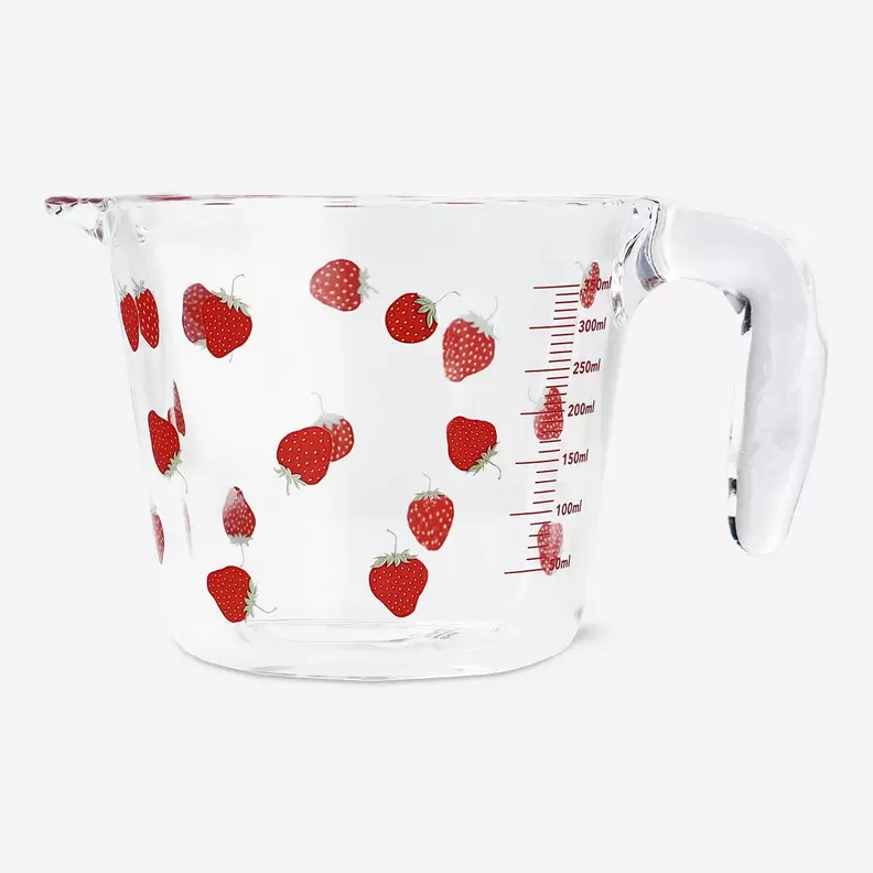 Oferta de Vaso medidor con estampado de fresas por 2,5€ en Flying Tiger