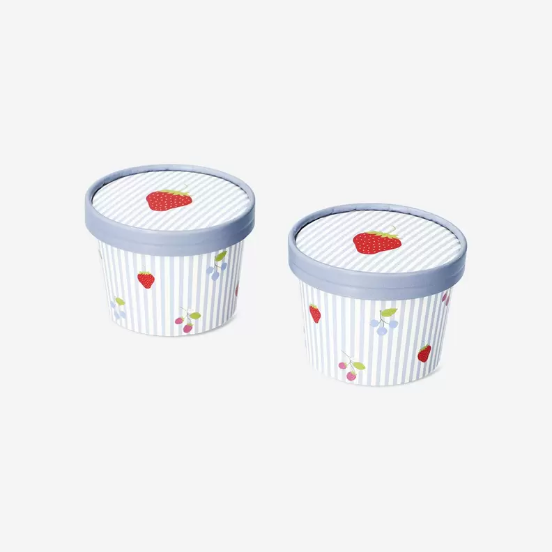 Oferta de Tazones con tapa y estampado de bayas - 2 pzas por 2,5€ en Flying Tiger