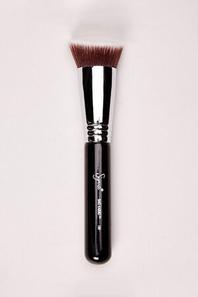 Oferta de Sigma Beauty F89 Bake Kabuki Brush por 19€ en Forever 21