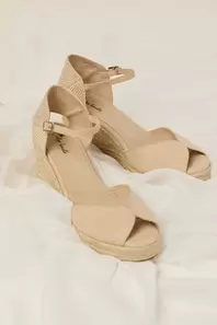 Oferta de Sandalia esparto peeptoes beige por 32,99€ en Algo Bonito