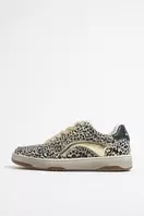 Oferta de Deportiva cupsole piel print Leopard beige por 81€ en Bimba & Lola