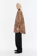 Oferta de Chaquetón acolchado Leopard natural por 100€ en Bimba & Lola