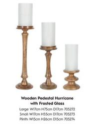 Oferta de Wooden Pedestal Hurricane With Frosted Glass en Laura Ashley