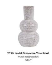 Oferta de White Lowick Stoneware Vase Small en Laura Ashley