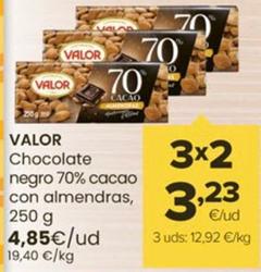 Oferta de Valor - Chocolate Negro 70% Cacao Con Almendras por 4,85€ en Autoservicios Familia