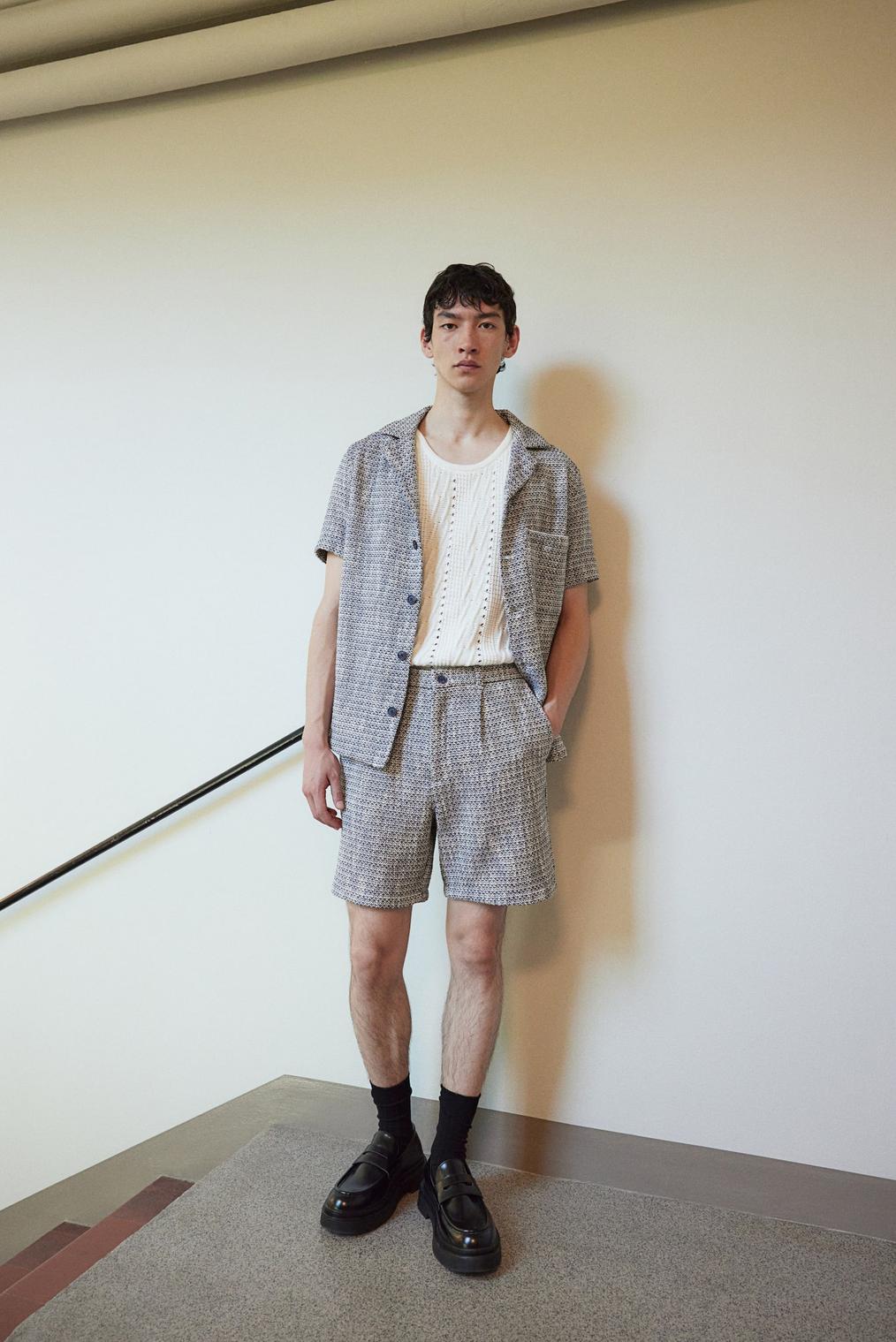 Oferta de Pantalón corto texturizado Relaxed Fit por 37,99€ en H&M