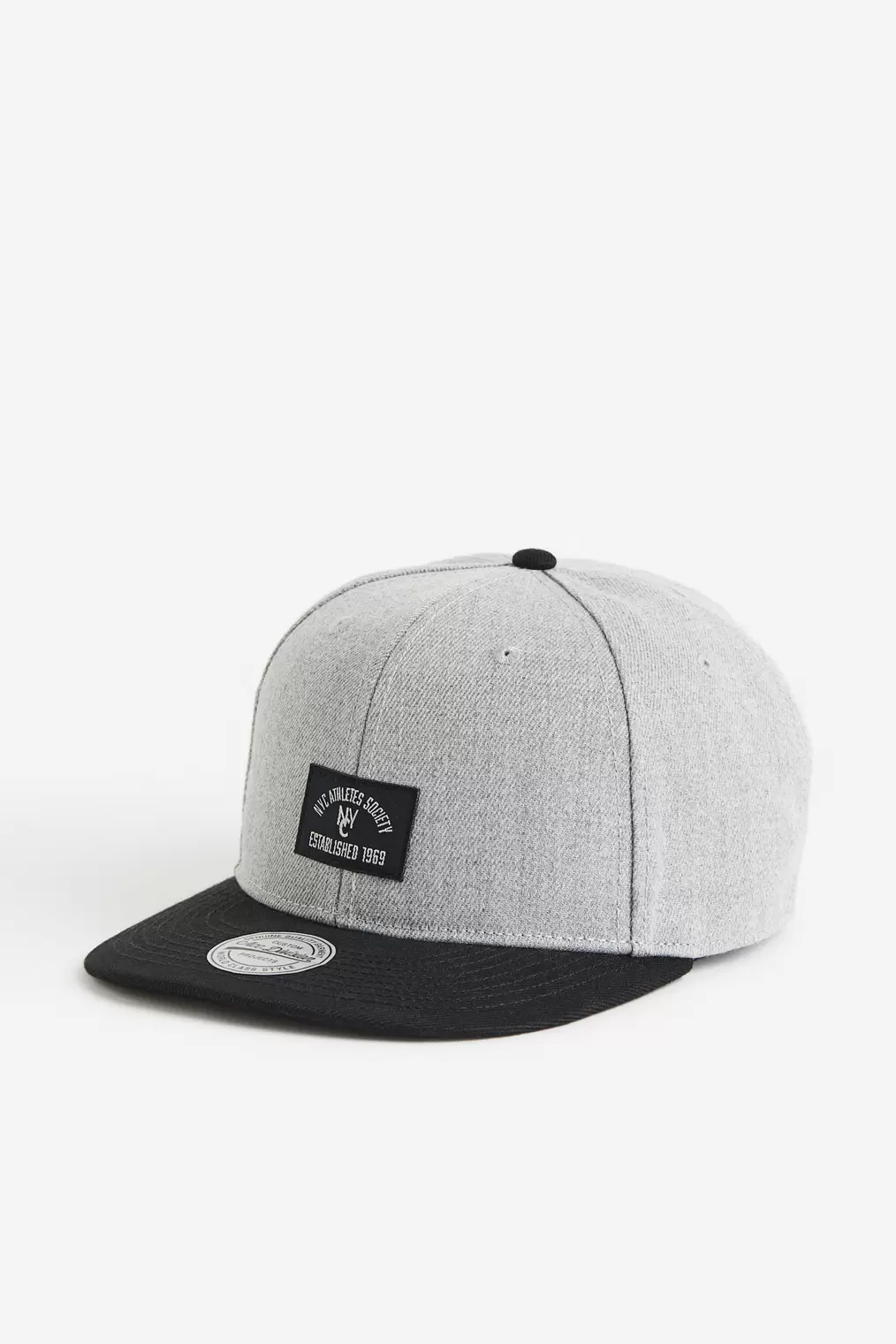 Oferta de Gorra con aplicación por 39915,99€ en H&M