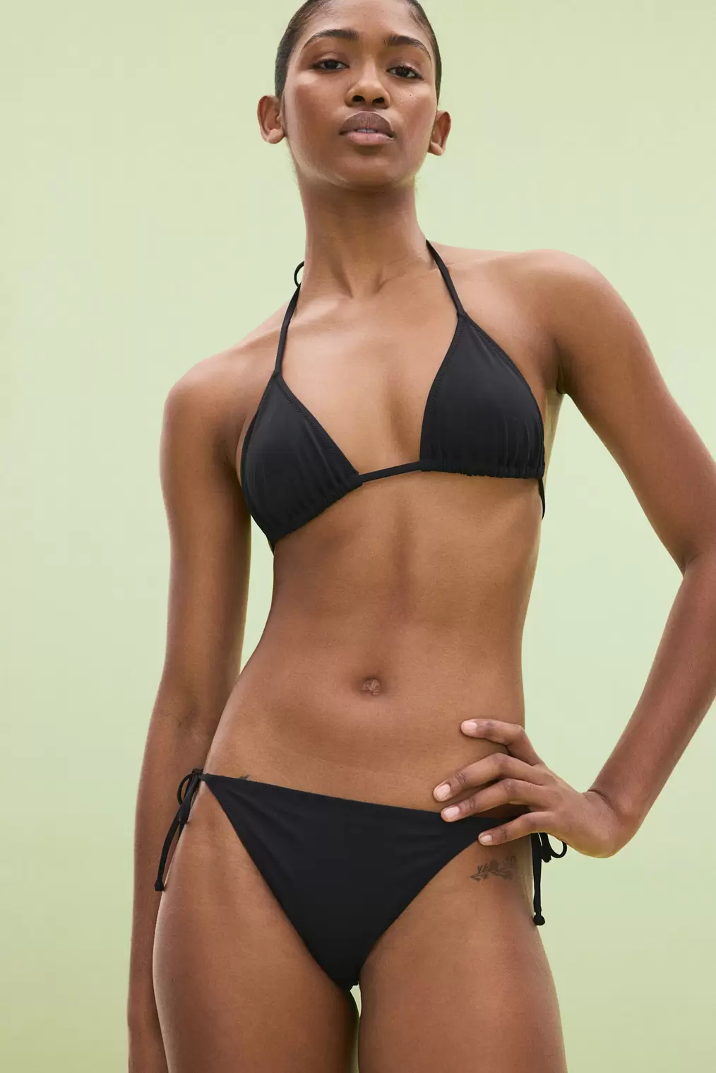 Oferta de Braga de bikini con lazada por 9,99€ en H&M