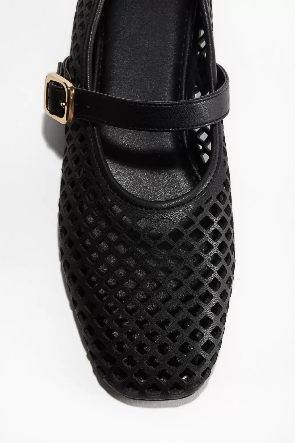 Oferta de Bailarinas estilo merceditas con diseño calado por 705202500€ en H&M