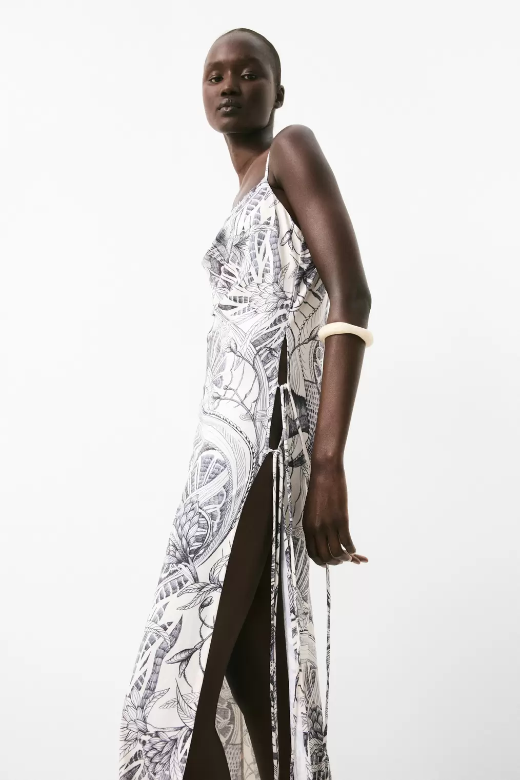 Oferta de Vestido de tirantes con abertura lateral por 29,99€ en H&M