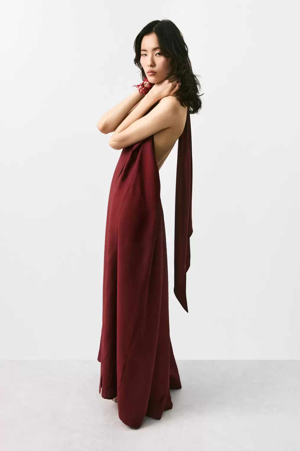 Oferta de Maxivestido con escote halter por 59,99€ en H&M