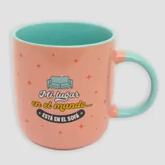 Oferta de Taza - Mi lugar en el mundo... está en el sofá por 9,75€ en Mr Wonderful