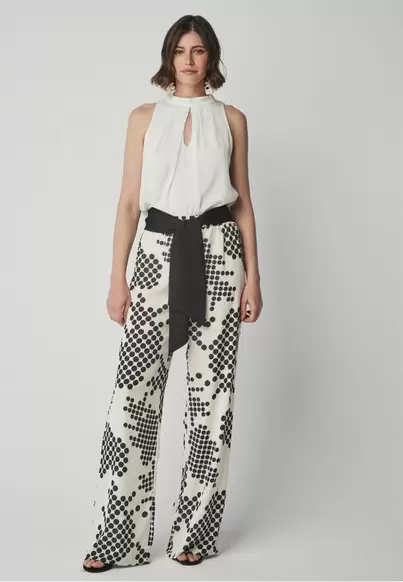 Oferta de Pantalón fluido topos CRUDO por 59,99€ en Dandara