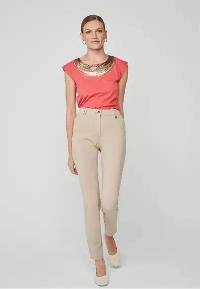 Oferta de Pantalón experience cremalleras BEIGE por 39,99€ en Dandara