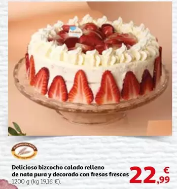 Oferta de Delicioso Bizcocho Calado Relleno De Nata Pura Y Decorado Con Fresas Frescas por 22,99€ en Alcampo