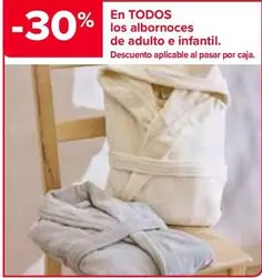 Oferta de En Todos Los Albornoces De Adulto E Infantil en Carrefour