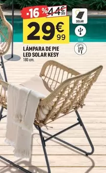 Oferta de Lampara De Pie Led Solar Kesy por 29,99€ en Centrakor