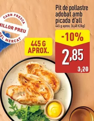 Oferta de Pit De Pollastre Adobat Amb Picada D'All  por 2,85€ en ALDI