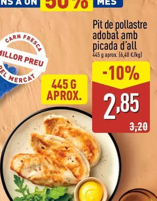 Oferta de Pit De Pollastre Adobat Amb Picada D'All  por 2,85€ en ALDI