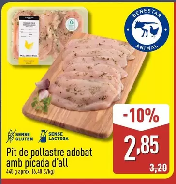 Oferta de Pit De Pollastre Adobat Amb Picada D'All por 2,85€ en ALDI