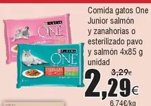 Oferta de One - Comida Gatos  Junior Salmon Y Zanahorias O Esterilizado Pavo Y Salmon por 2,29€ en Froiz