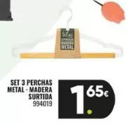 Oferta de Set 3 Perchas Metal- Madera Surtida por 1,65€ en Family Cash